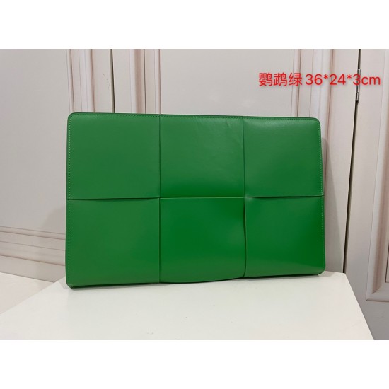 Bottega Veneta More