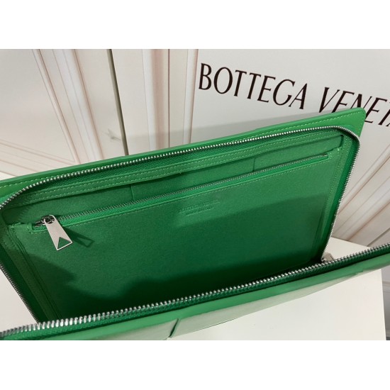Bottega Veneta More