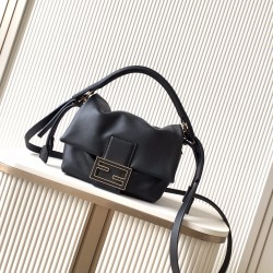 FENDI Baguette