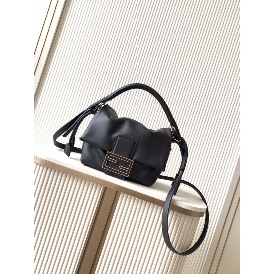 FENDI Baguette