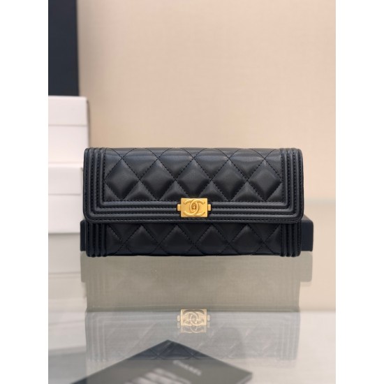CHANEL BOY BAG