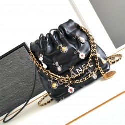 CHANEL 22 Bag