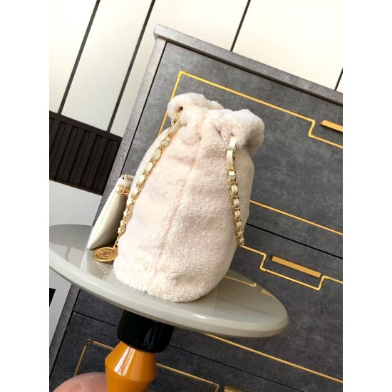 CHANEL 22 Bag