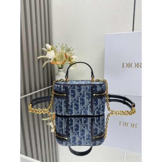Dior Montaigne