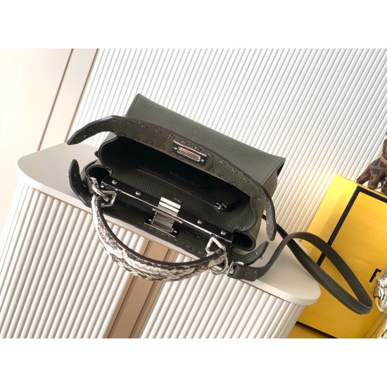 FENDI Peekaboo