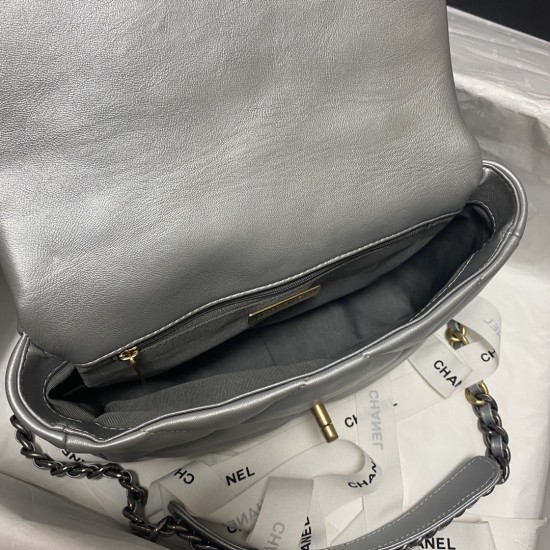 CHANEL 19 BAG