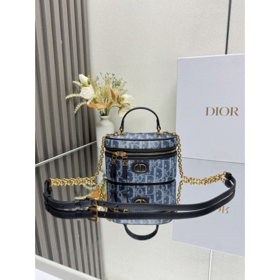 Dior Montaigne