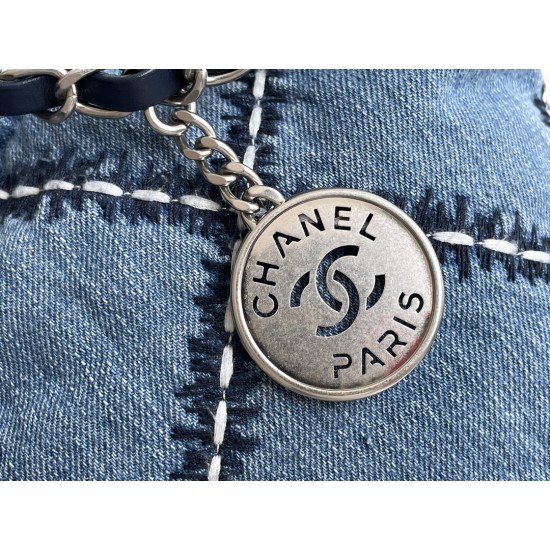 CHANEL 22 Bag