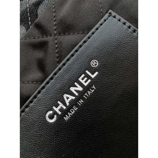 CHANEL 22 Bag