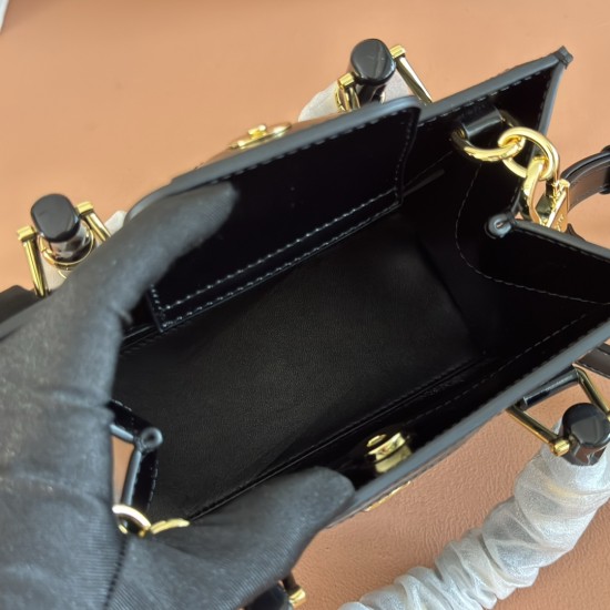 Gucci Diana