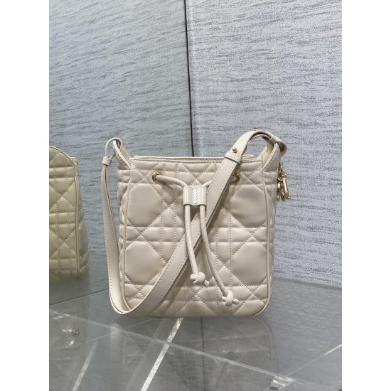Dior Caro
