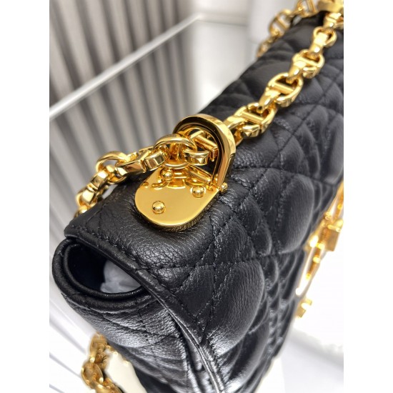Dior Montaigne