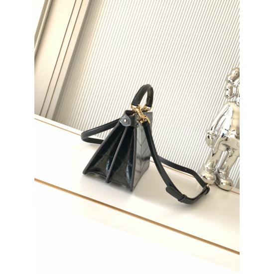 FENDI Peekaboo
