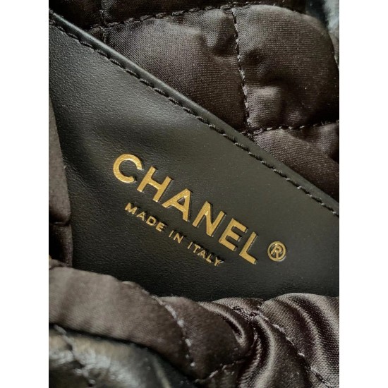 CHANEL 22 Bag