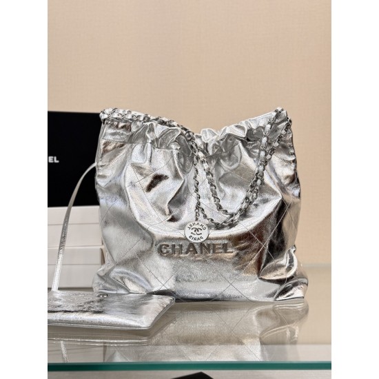 CHANEL 22 Bag