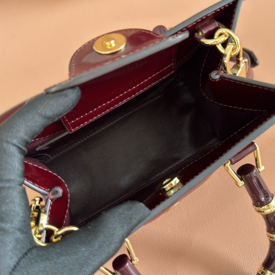Gucci Diana