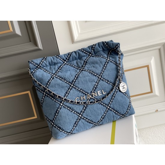 CHANEL 22 Bag