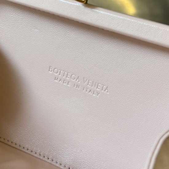 Bottega Veneta More