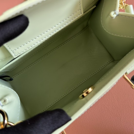 Gucci Diana