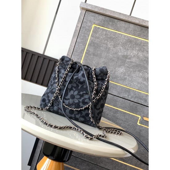 CHANEL 22 Bag