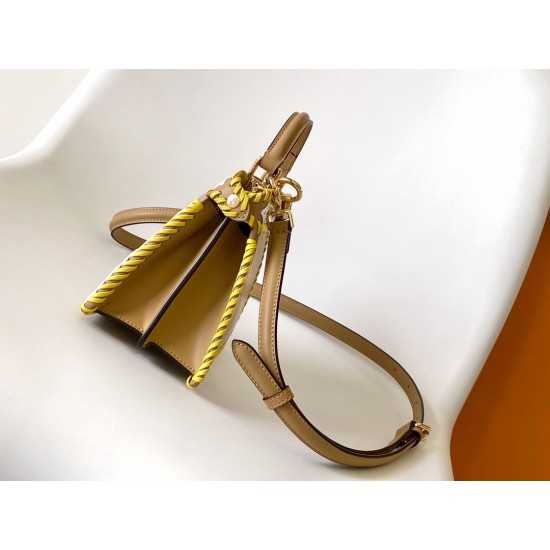 FENDI Peekaboo