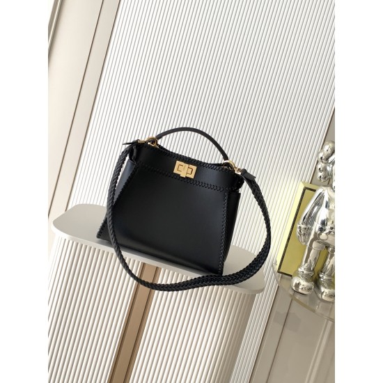 FENDI Peekaboo