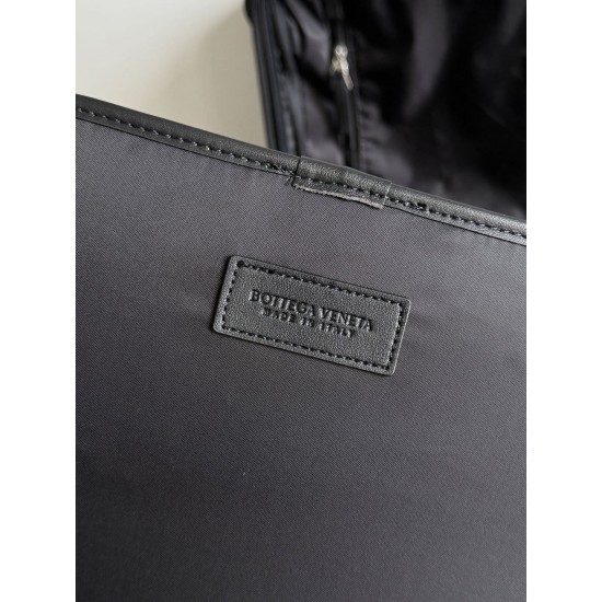 Bottega Veneta More