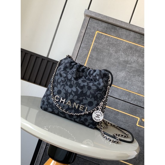 CHANEL 22 Bag