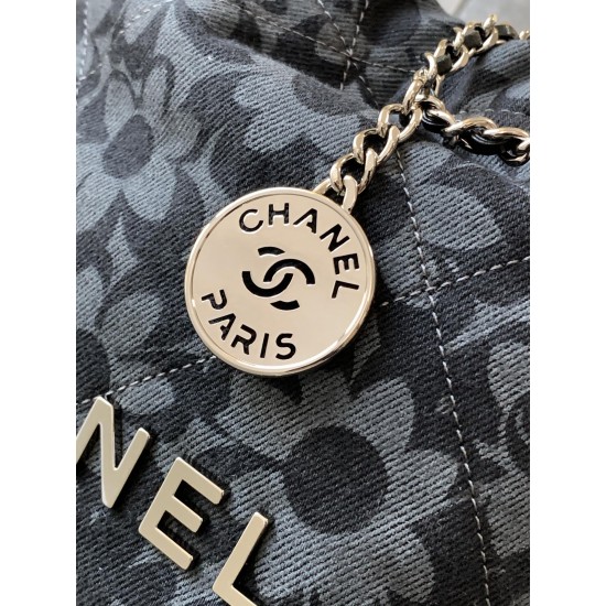 CHANEL 22 Bag