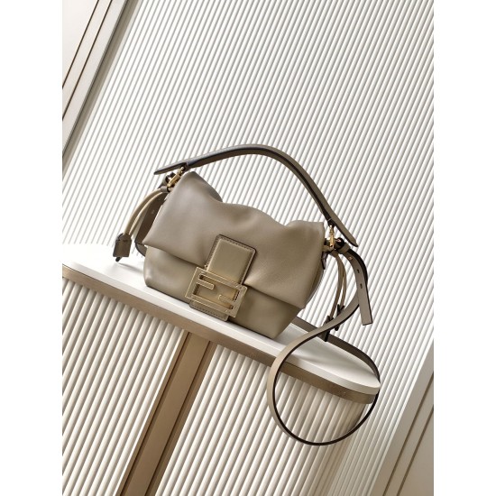 FENDI Baguette