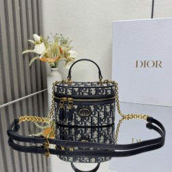 Dior Montaigne