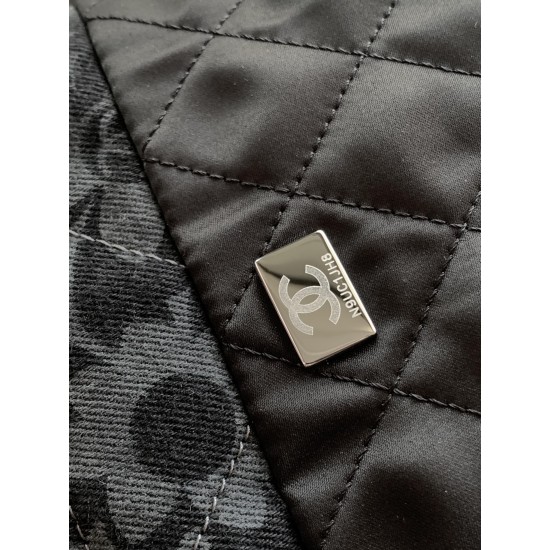 CHANEL 22 Bag