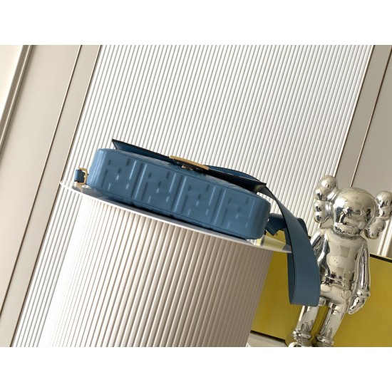 FENDI Baguette