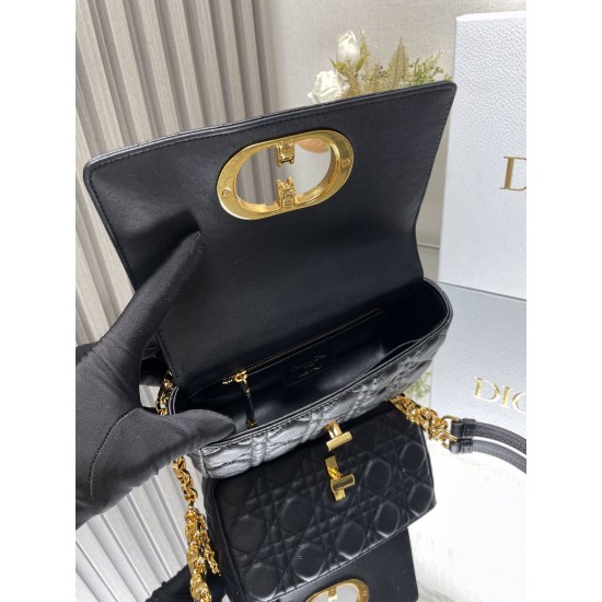 Dior Montaigne
