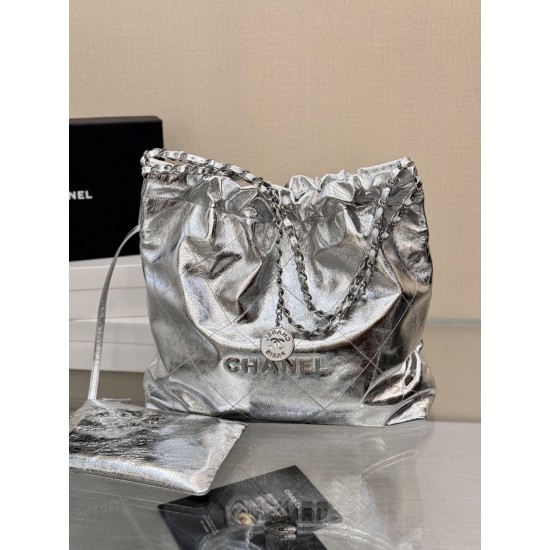 CHANEL 22 Bag