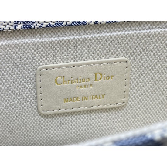 Dior Montaigne
