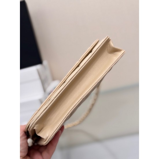 CHANEL WOC