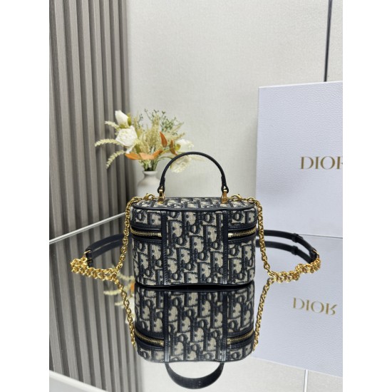 Dior Montaigne