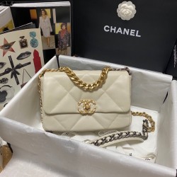 CHANEL 19 BAG