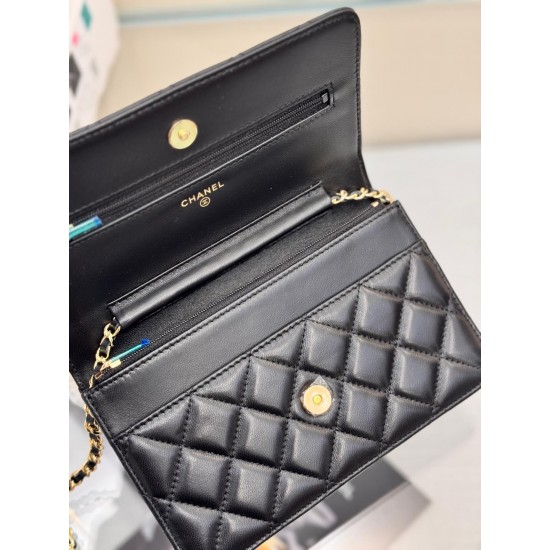 CHANEL WOC