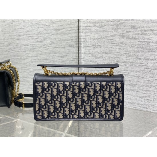 Dior Montaigne