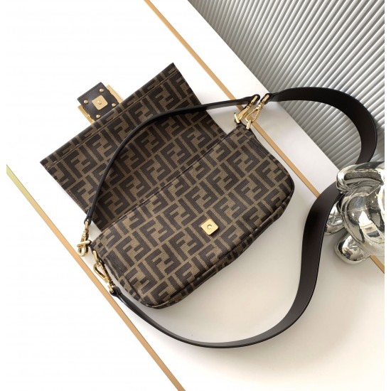 FENDI Baguette