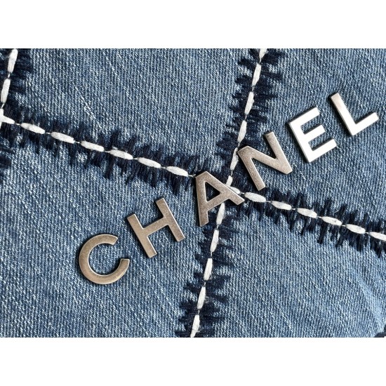 CHANEL 22 Bag