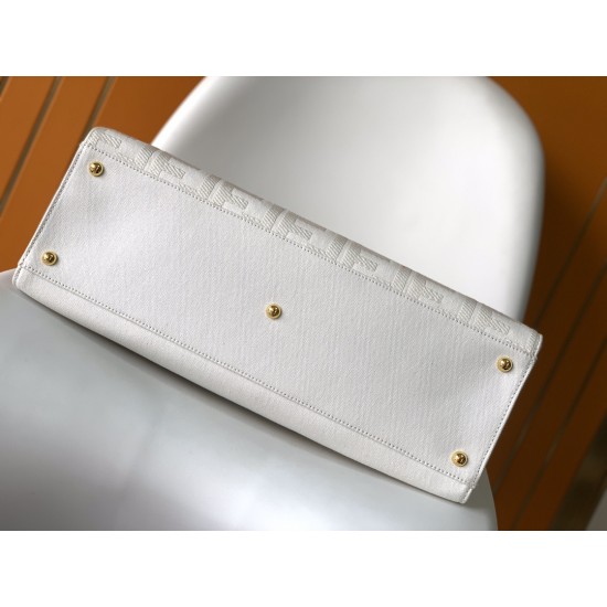 FENDI Tote Bags