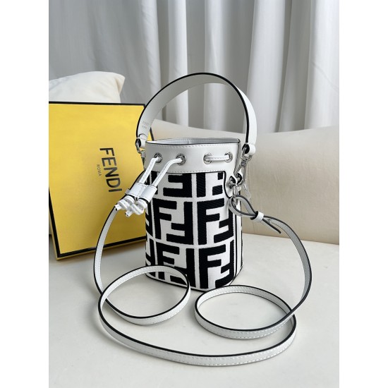 FENDI Bucket Bags