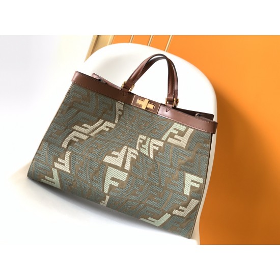 FENDI Tote Bags