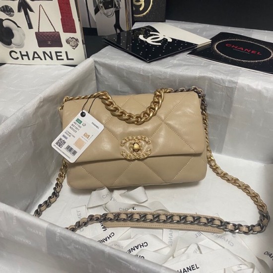 CHANEL 19 BAG