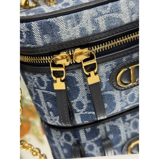 Dior Montaigne