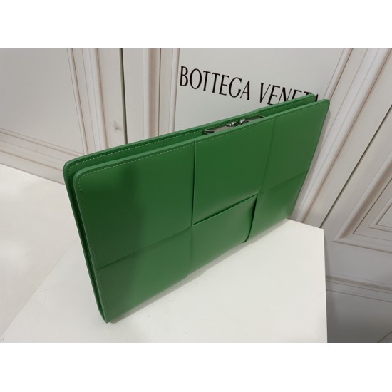 Bottega Veneta More