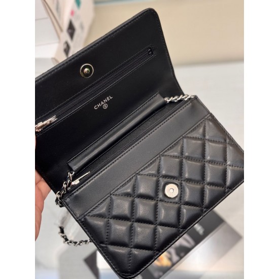 CHANEL WOC